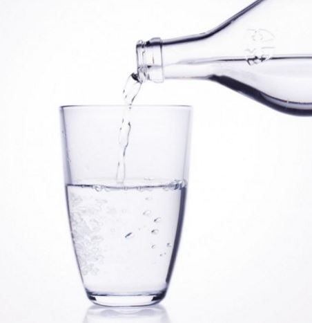 Cuanto pesa un litro de agua en kilos